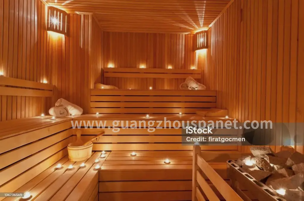 养生大师与客户交流