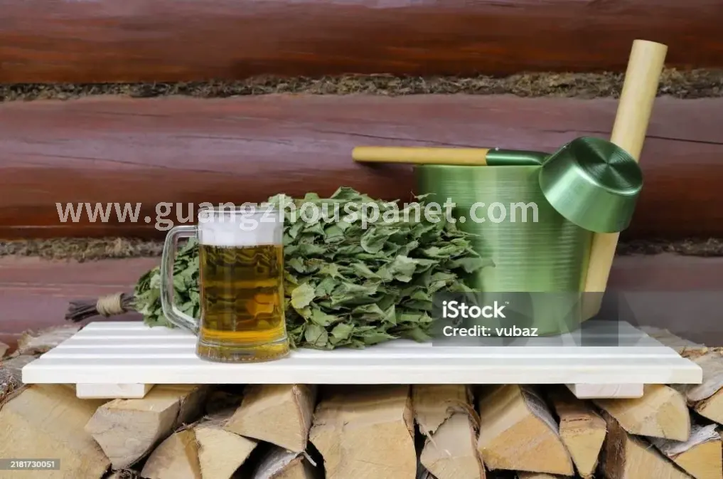 按摩技师进行专业手法操作